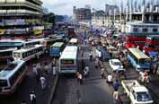 Dopravn zcpa u loklnho autobusovho ndra v Dhce. Banglad.