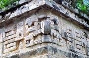 Maska mjskho boha det, Chaaca, Chichen Itza. Mexiko.