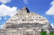 Maysk ruiny Xunantunich. Oblast San Ignacio (Cayo). Belize.