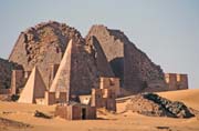 Pyramidy v Meroe. Sdn.