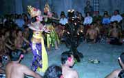 Tanec Kecak. Bali, Indonsie.