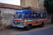 Mstn autobus, zde nazvan taxi-brousse, Podor. Senegal.