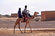 Tuaregov oputj trh s dobytkem ve vesnici Djbok. Mali.