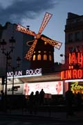 Kabaret Moulin Rouge, Montmartre, Pa. Francie.