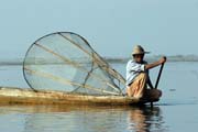 Tradin lov ryb, jezero Inle. Myanmar (Barma).