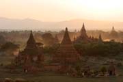 Zpad slunce, Bagan. Myanmar (Barma).