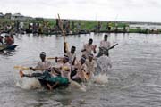 Festival na jezee Nokou ve mst Ganvi. Benin.