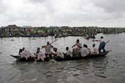 Festival na jezee Nokou ve mst Ganvi. Benin.