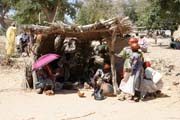 Trh ve vesnici Tourou v poho Mandara. Kamerun.