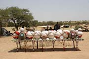 Pprava a dekorace na festival Gerewol etnika Wodaab.  Niger.