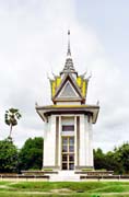 Killing fields (Choeung Ek) - vzesk tbor u Phnom Penhu z obdob Pol Potova reimu. Kamboda.