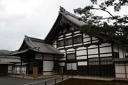 Chrm Kinkaku-ji (nazvan t Chrm Zlatho pavilovu) pat mezi zen buddhistick chrmy, Kjto. Japonsko.