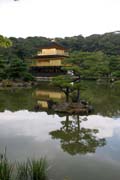 Chrm Kinkaku-ji (nazvan t Chrm Zlatho pavilovu) pat mezi zen buddhistick chrmy, Kjto. Japonsko.