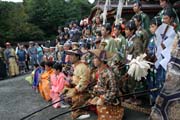 Tsurugaoka Hachiman-gu Shrine Reitaisai (Kadoron Festival) svatyn Tsurugaoka Hachiman-gu. Tento den se kon Yabusame - tradin japonsk lukostelba z kon. Msto Kamakura. Japonsko.