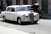 Star Mercedes-Benz, centrln Havana (Centro Habana). Kuba.