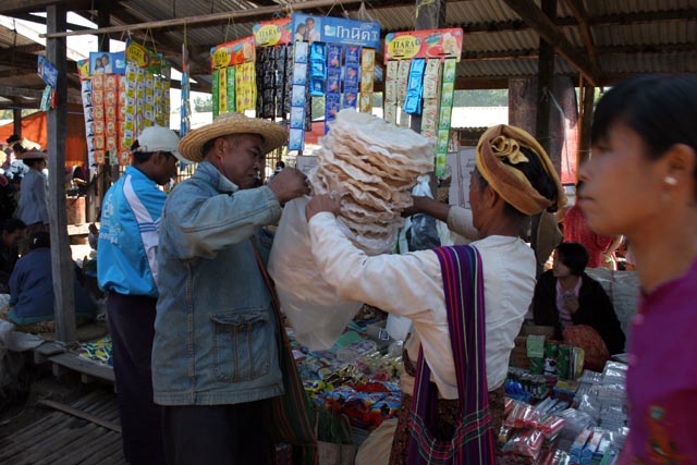 Trh, jezero Inle. Myanmar (Barma).