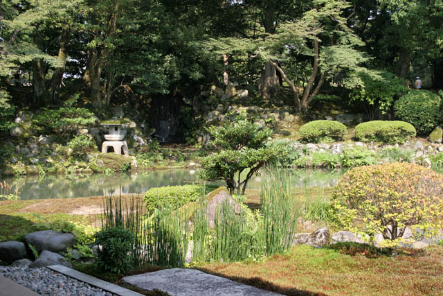 Zahrada Kenroku-en, Kanazawa. Japonsko.