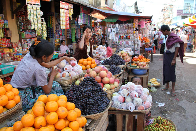 Na trhu, Sittwe. Myanmar (Barma).